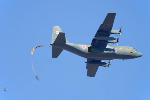 第1空挺団初降下訓練 その2 C-130Hからの空挺降下