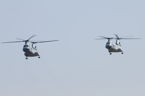 米海軍厚木基地 桜祭り/スプリングフェスティバル CH-46