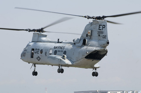 米海軍厚木基地 桜祭り/スプリングフェスティバル CH-46